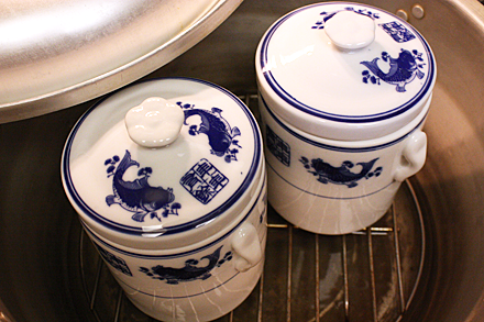 Steaming Loquat Soup in Canisters