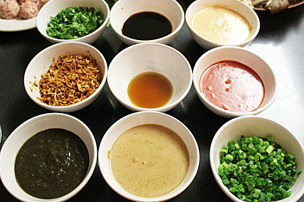 http://redcook.net/wp-content/uploads/2015/01/oxtail-dipping-sauces.png